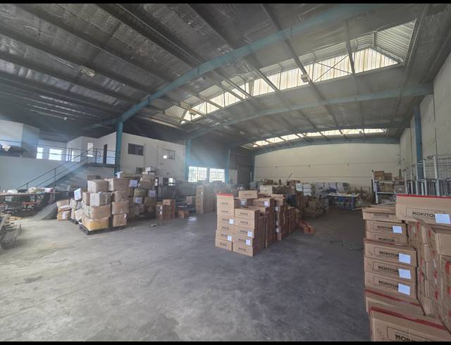 911M² WAREHOUSE TO LET IN SPRINGFIELD PARK
